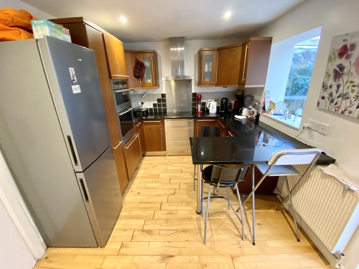 5-Bedroom 2-Bathroom House in Bethnal Green - Jms Lifestyle